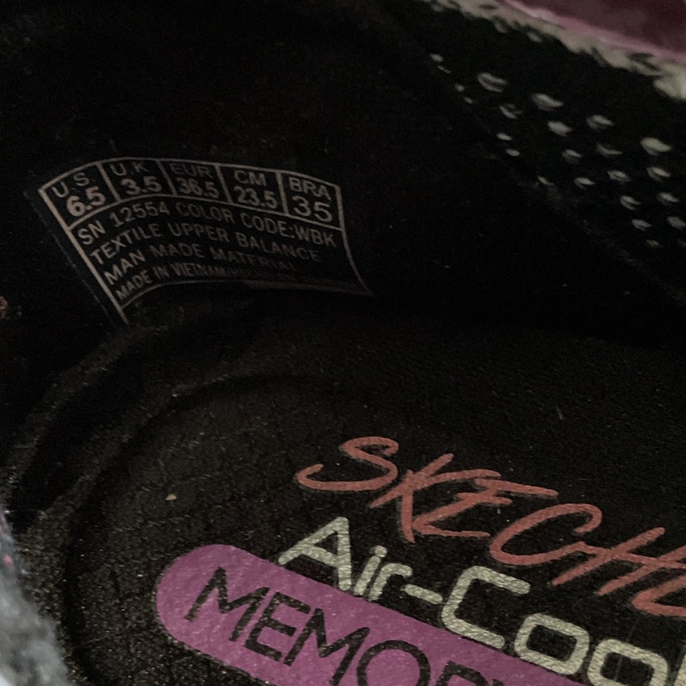 NWT Woman’s Size 6.5 Skechers Slip-on Stretch Black/White Gray Sneakers - Picture 6 of 7